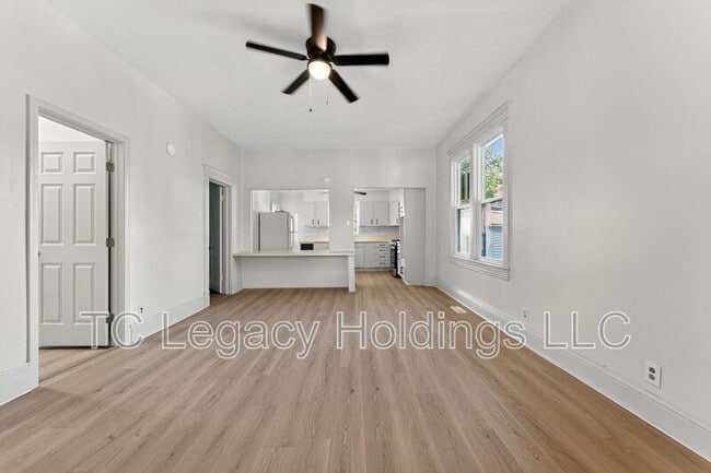 Building Photo - 115 Martin St