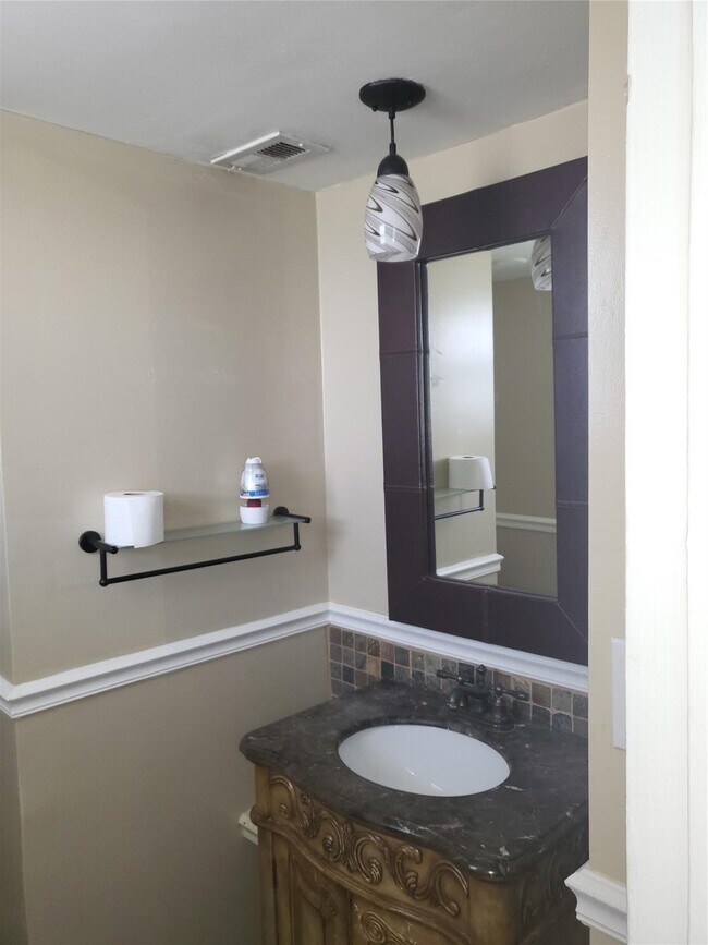 Building Photo - 1075 NE Miami Gardens Dr