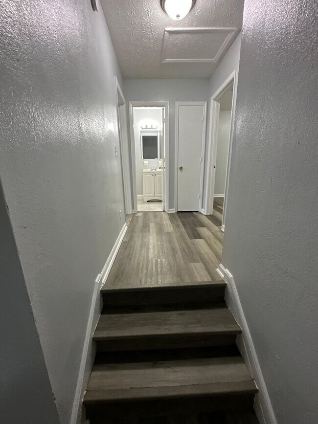 Building Photo - Fully Renovated 3/1.5 -Single Family! Avai...