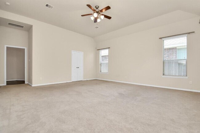 Building Photo - 1122 Boxwood Dr