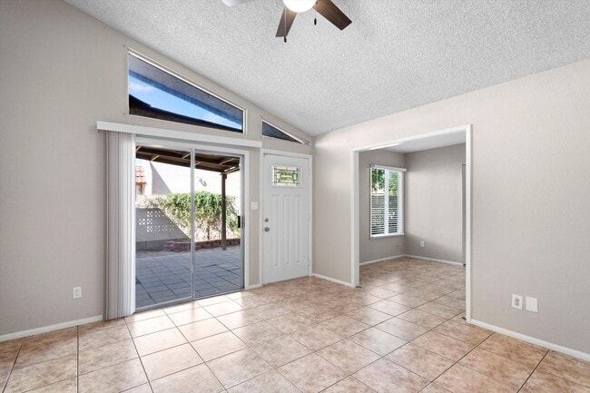 Building Photo - 3 Bedroom 2 Bathroom in Mesa