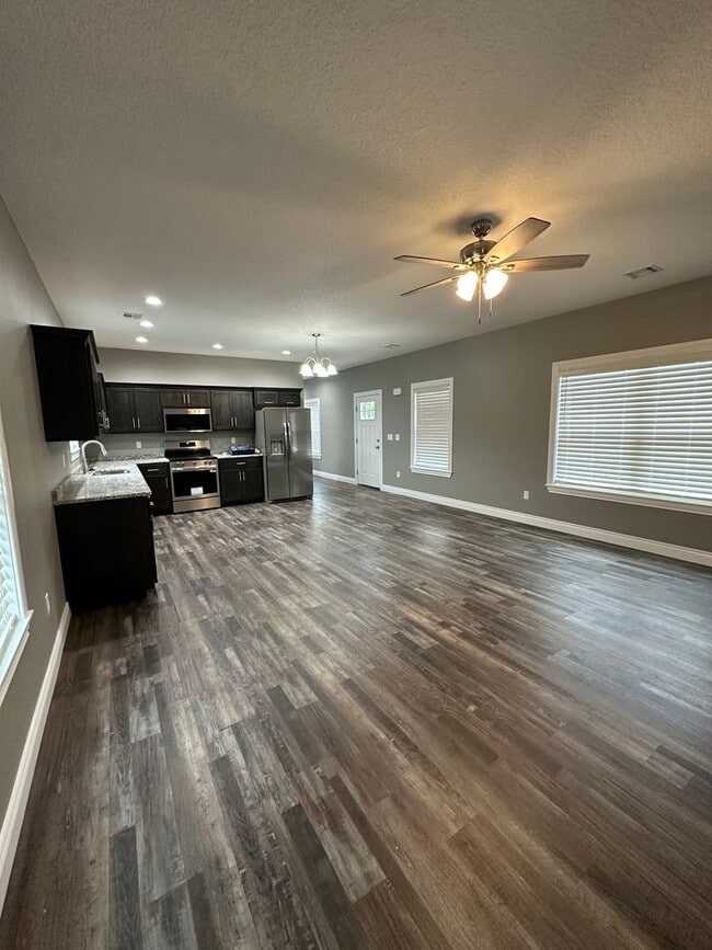 Building Photo - For lease: 3 Bed, 2 Bath Home Rural Neosho...