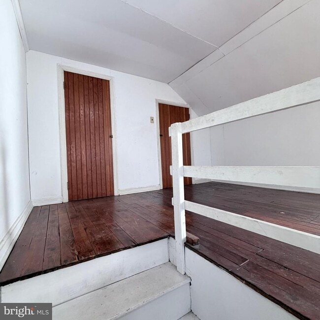 Building Photo - 235 Park Ave