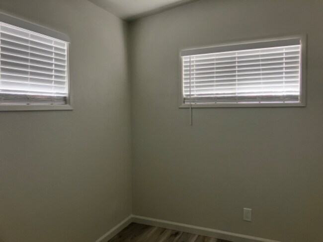 Building Photo - 730 S Eastern Ave