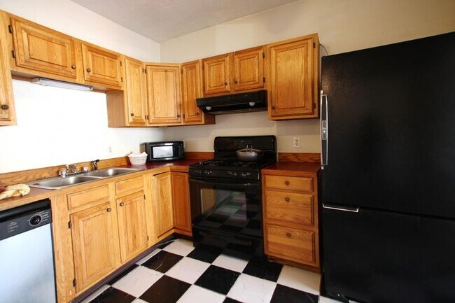 Building Photo - 836 Huntington Ave