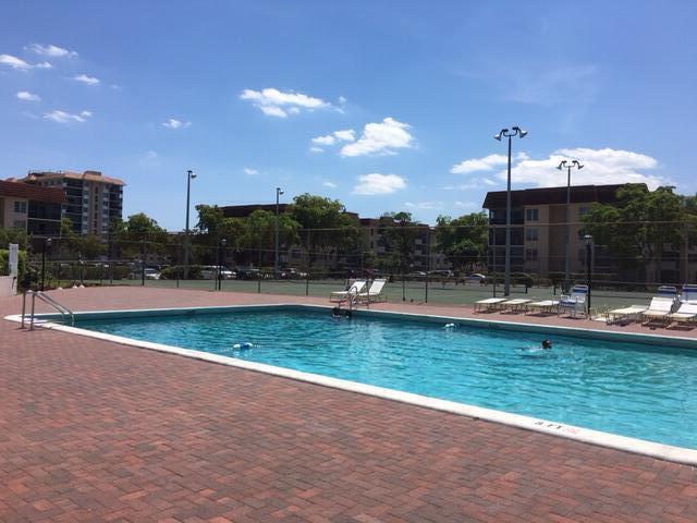 Building Photo - 4154 Inverrary Dr