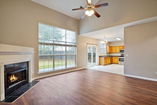 Building Photo - Room to Live, Minutes from Everything 1048 Castlemaine!