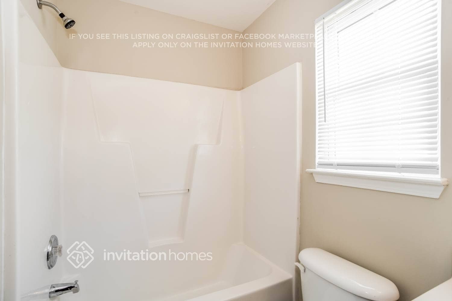 Building Photo - 15232 De Havilland Dr