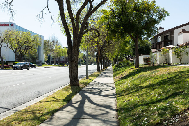 Building Photo - 6333 Canoga Ave