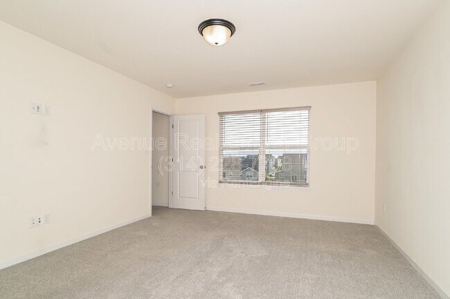 Building Photo - 6 Snowdrop Ct