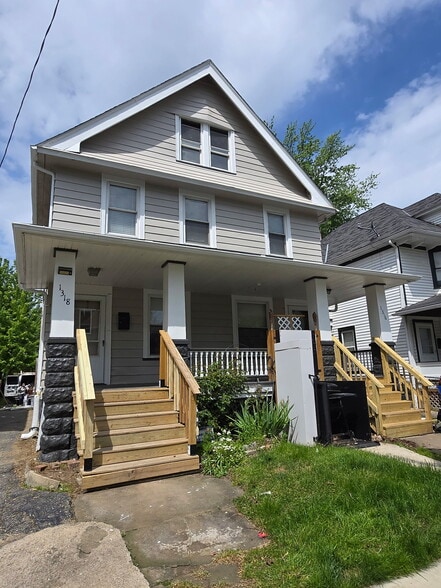 Building Photo - 1316 W 91st St