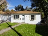 Building Photo - Updated 1/2 Duplex with Washer/Dryer and Fenced Yard