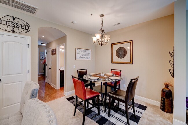 Building Photo - Beautiful Townhome with Garage, Fireplace, Close to Greenway, Dining & Shopping
