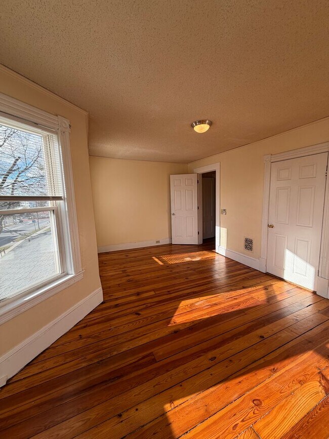 Building Photo - 27-29 Dalton Ave