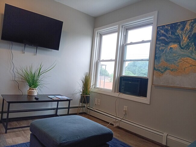 Building Photo - 20 Hawkins St