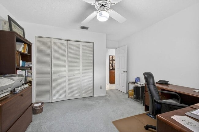 Building Photo - 1940 S Club Dr