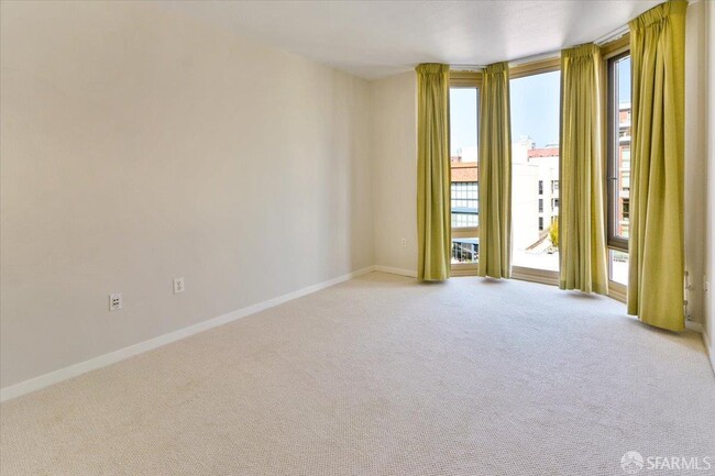 Building Photo - 88 King St