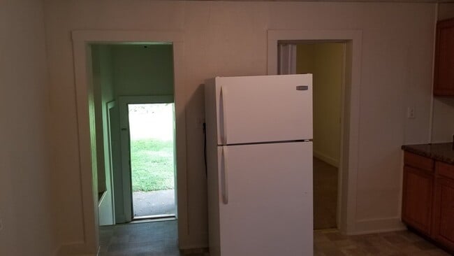 Building Photo - 826 W Elsie St