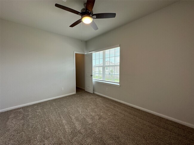Building Photo - 2611 Hoffman Ln