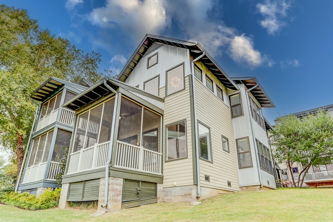 Building Photo - 670 Marina Cottage Dr