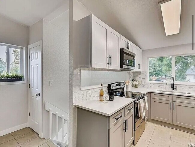 Building Photo - 7110 E 63rd Ave