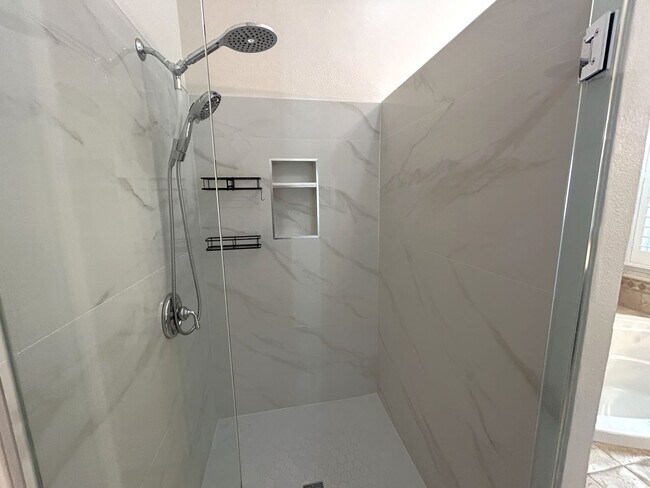Building Photo - Via Mazatlan  Corona, 92882  (3 bed, 3 bath)
