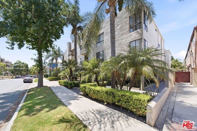 Building Photo - 909 Croft Ave