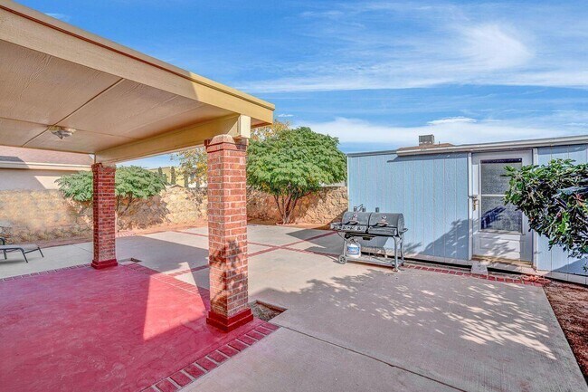 Building Photo - 1460 Paseo De Flor St
