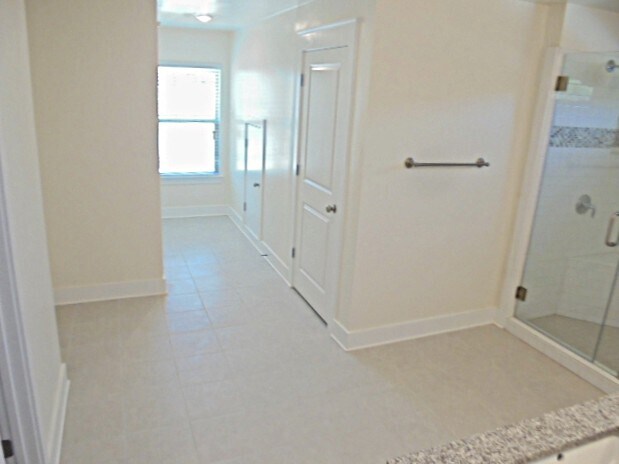 Building Photo - 1072 Adams Haven Bend
