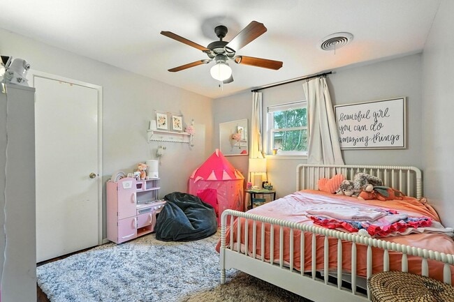 Building Photo - 3026 Ventura Dr