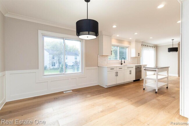Building Photo - 5485 Hammersmith Dr