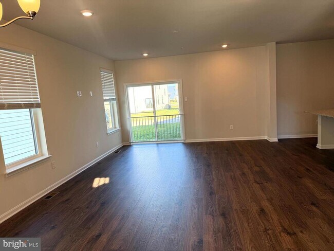 Building Photo - 461 Hanson St