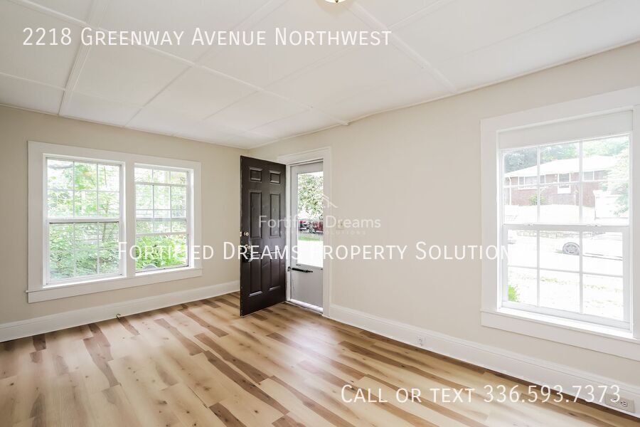 Building Photo - 2218 Greenway Ave NW