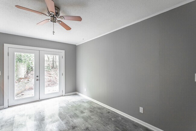 Building Photo - 510 Ely Rd