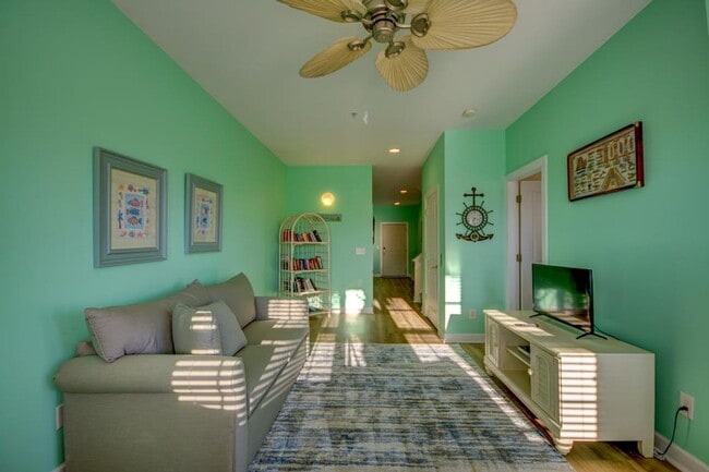 Building Photo - 5BR, 4BA Townhome - Pet Friendly with Beach Views *SEASONAL RENTAL*