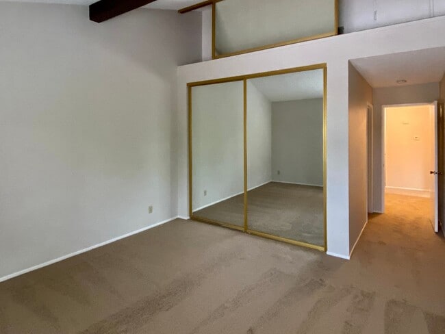 Building Photo - Spacious and Updated 2 Bedroom, 2 Bathroom...