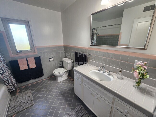 Building Photo - Charming 3 Bed, 2 Bath, 1,888 sqft House in Downtown Concord - Available 3/14 for lease!