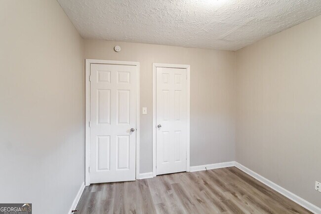Building Photo - 3135 Robin Rd