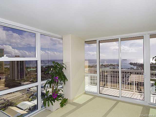 LIVING ROOM - OCEAN SIDE - 909 Kapiolani Blvd