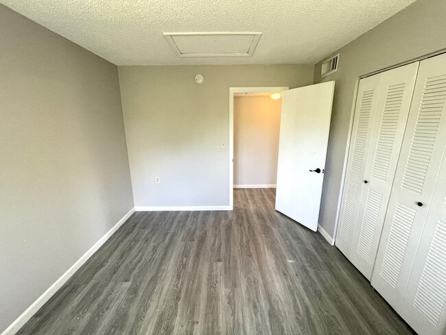 Building Photo - 1153 Lake Victoria Dr