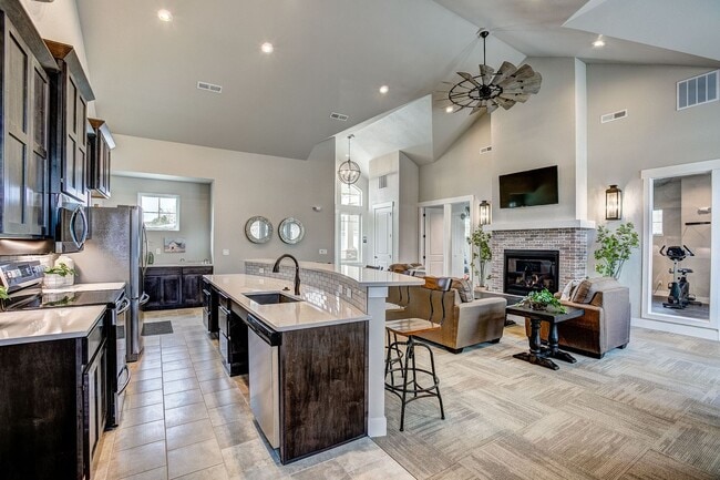 Building Photo - 4612 Hahns Peak Dr