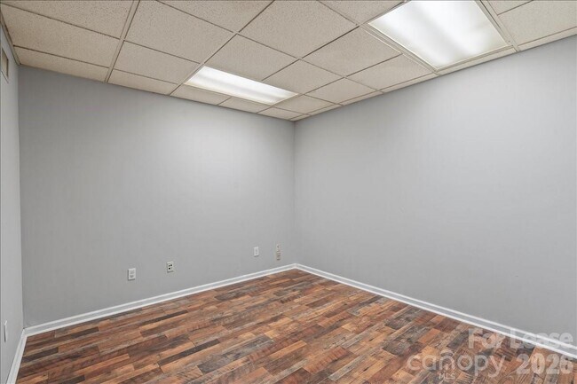 Building Photo - 300 E Gold St