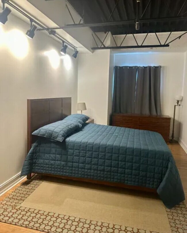 Building Photo - Upgraded 1 bedroom unit- Walking distance to campus!