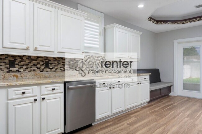 Building Photo - 3814 W El Prado Blvd