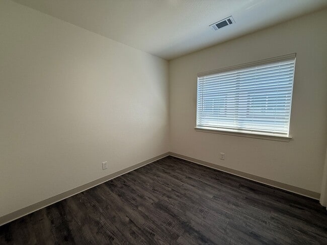Building Photo - Free Month of Rent for Move in before Dec 1st - Brand New Upstairs 3 Bedroom Apartment