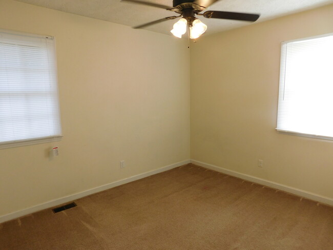 Building Photo - 1730 Elmwood Dr