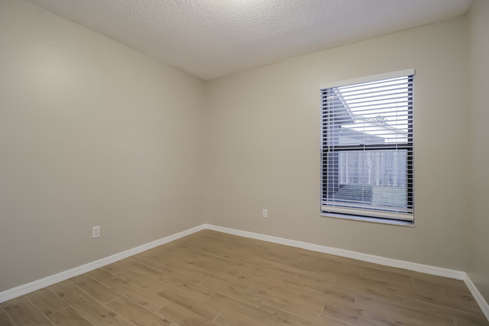 Building Photo - 1052 Alpug Ave