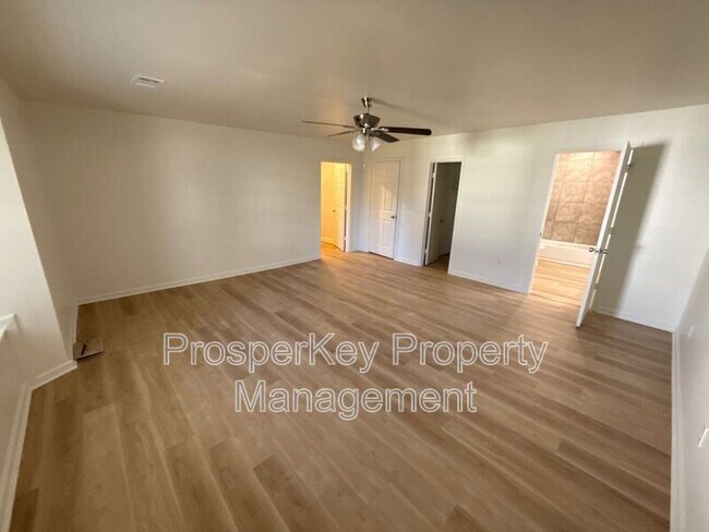 Building Photo - 1413 John Smith Ave