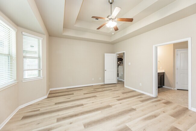 Building Photo - 2414 Garden Falls Dr