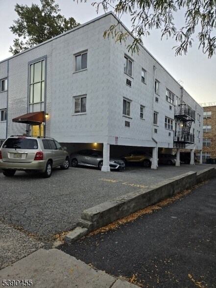 Building Photo - 43 Cottage St